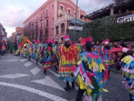 Rua de Carnaval pel carrer Banys