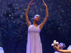 Corella, nena ballant