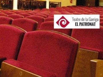 Primer pla de butaques vermelles del teatre