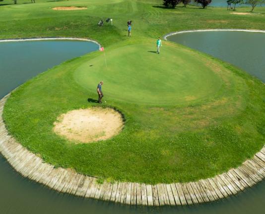 Vue aérienne du terrain de golf