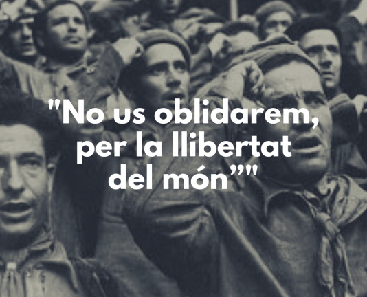 Foto antiga color sèpia de brigadistes text sobreimprès: "No us oblidarem per la llibertat del món"