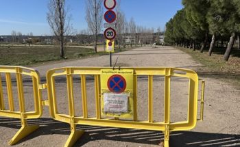 Imatge de la senyalització de la renovació de l'àrea de caravanes