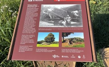 Imatge de la nova senyalització del Camp d'Aviació de Rosanes