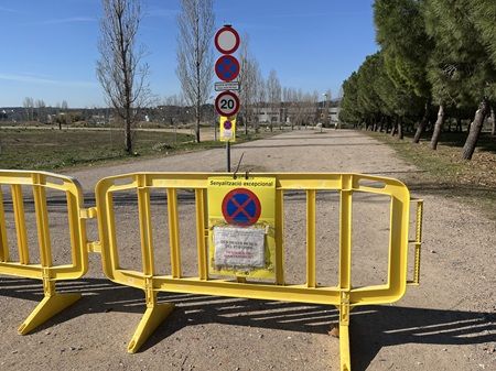 Imatge de la senyalització de la renovació de l'àrea de caravanes
