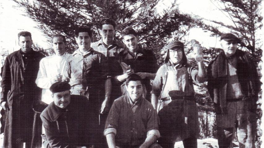 Treballadors de l'escorxador municipal als anys 50 del segle XX. Fons Conxita Llimargas Dalmau, Centre de Documentació Històrica de la Garriga.